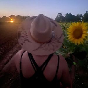 Meet your Posher, Mandy